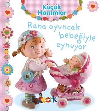 Rana Oyuncak Bebeğiyle Oynuyor - Küçük Hanımlar (Ciltli)